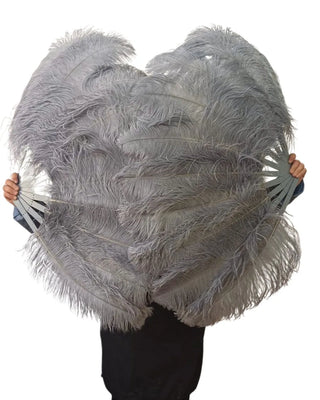 Une paire d'éventails à plumes monocouche gris bronze 24"x 41"