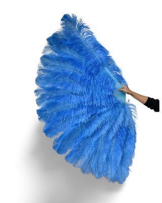 Abanico de plumas de avestruz de triple capa azul cielo 35 "x 63" Diamantes de imitación en lomos