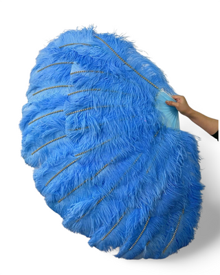 Abanico de plumas de avestruz de triple capa azul cielo 35 "x 63" Diamantes de imitación en lomos