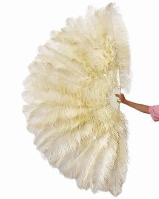 Abanico de plumas de avestruz de tres capas color beige 35"incógnita 70" - Apertura total de 180 grados