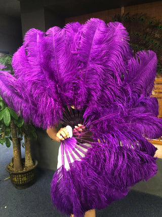Une paire d'éventails en plumes monocouche violet foncé 24"x 41"