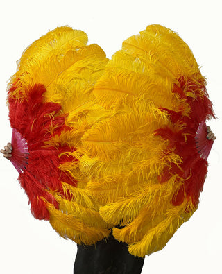 Éventail en plumes d'autruche à 2 couches, mélange de rouge et de jaune doré, 30 "x 54"